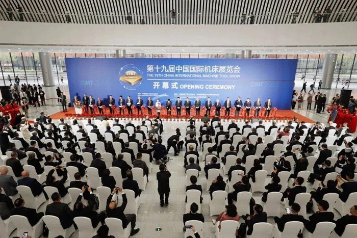 柔性智造 領航未來|巨能機器人CIMT2025首日盛況直擊！